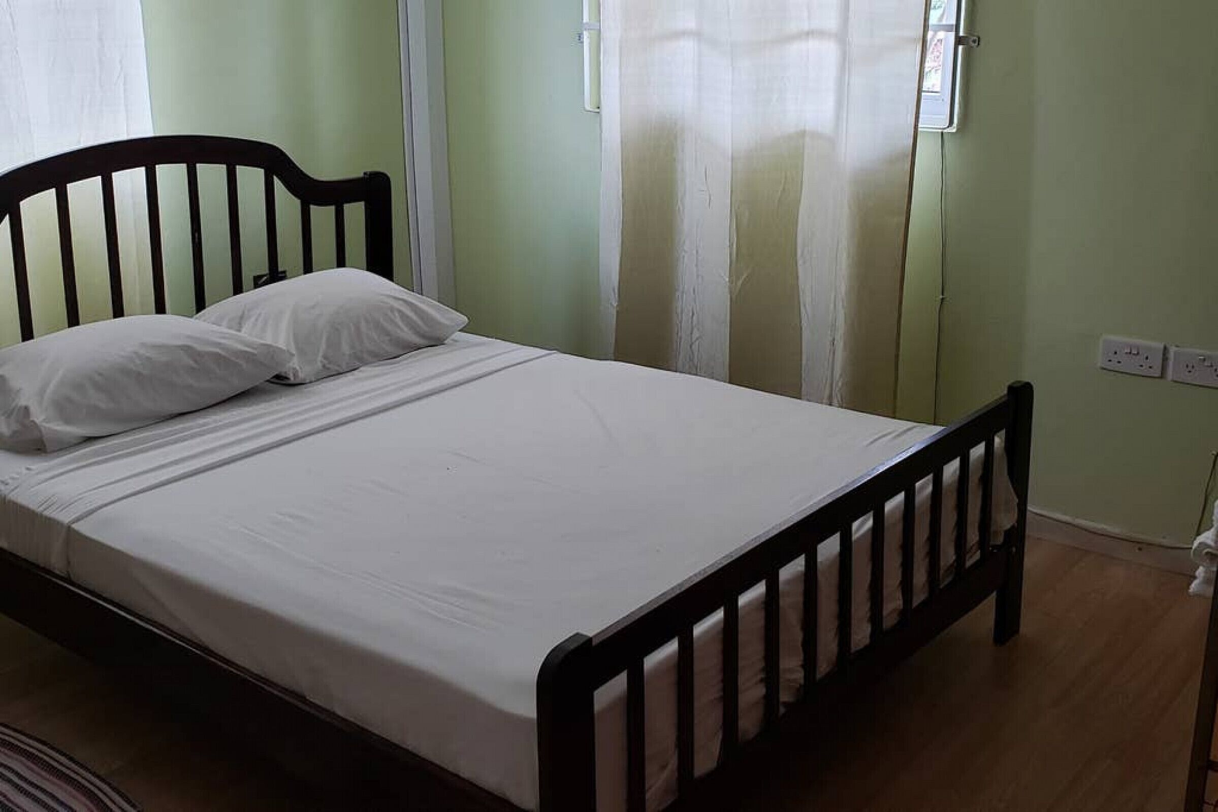 1 quarto, escrivaninha, ferros/tábuas de passar roupa, Wi-Fi de cortesia