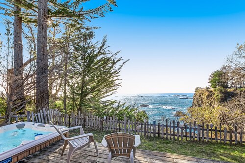 Charming oceanfront home, private hot tub, & water views