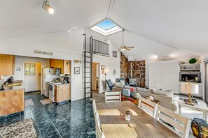 تلفزيون، مشغل دي في دي، كُتُب