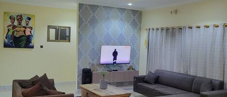 TV connectée, table de tennis de table