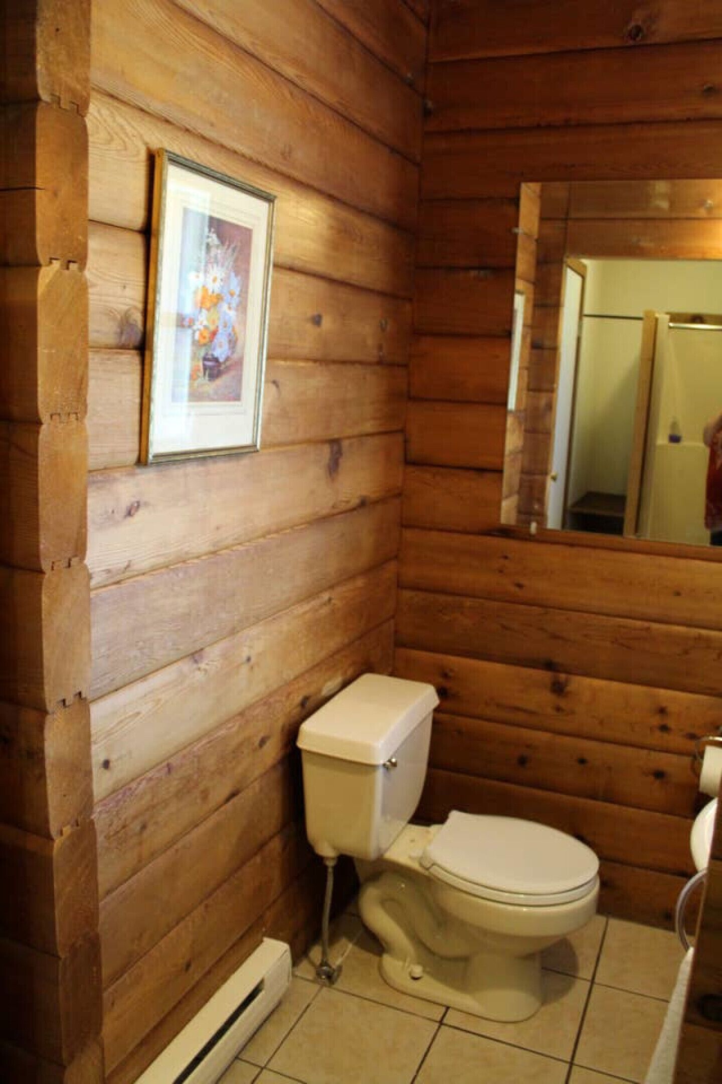 Ocean View Log Lodge with Deck, Restaurant and Beach. Hot breakfast included.