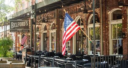 Amazing Loft with Balcony Overlooking River Street by Lucky Savannah