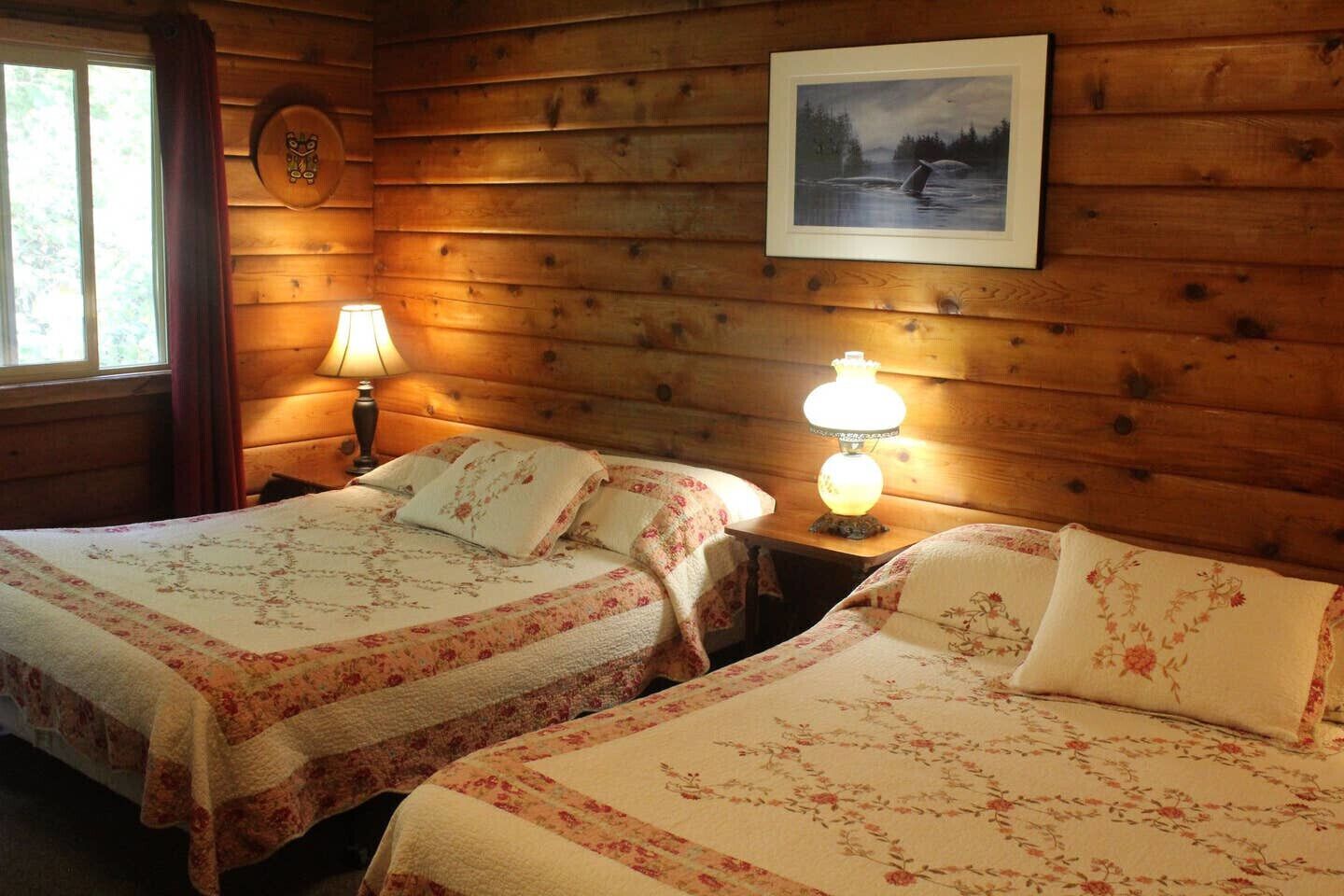 Alert Bay Lodge - Double Beds with Hot Breakfast