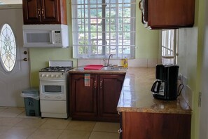 Microwave, oven, coffee/tea maker, toaster - Unit 4 · Unit 4 Private Apartment - Roseau (Roseau)