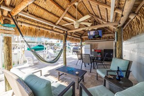 Outdoor dining - Geat Fishing & Ocean breeze, 40 ft dock for your boat with direct ocean access. (Tavernier)