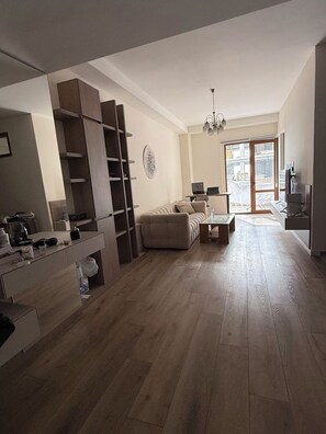 Televisie en een tafeltennistafel