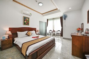 Superior Double Room | Minibar, desk, blackout curtains, iron/ironing board - Venus Hotel (Ho Chi Minh City)