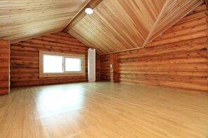 Quarto (Wood) | Cortinas blackout, Wi-Fi de cortesia