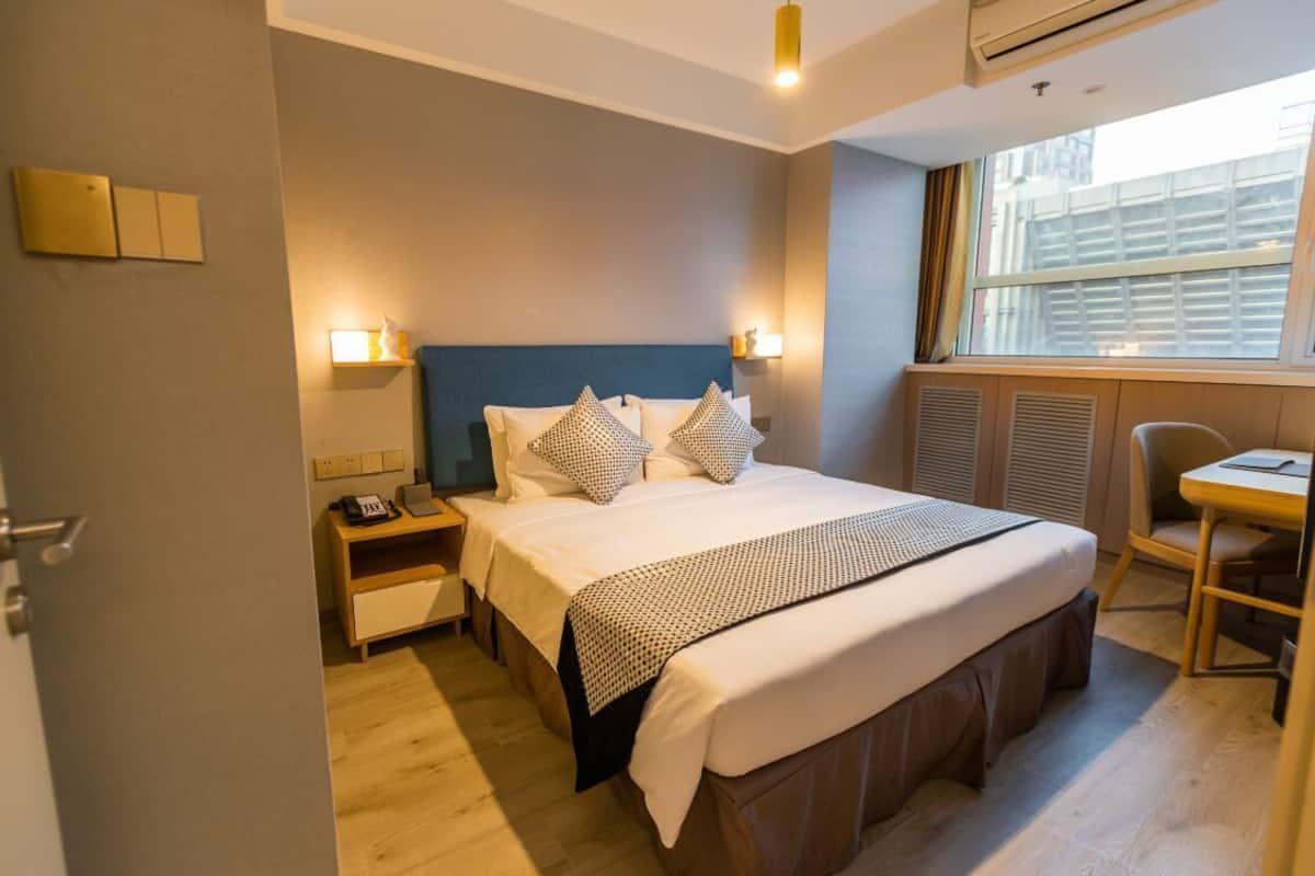 Blackout curtains, free WiFi, bed sheets