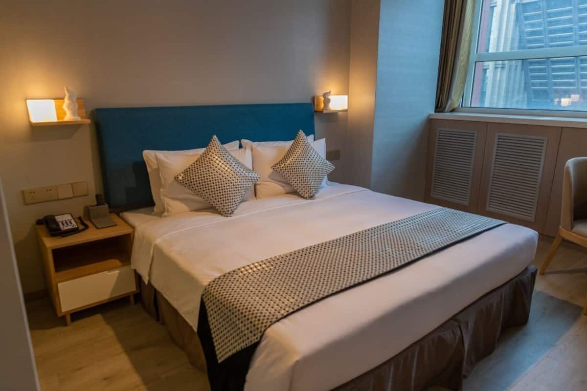 Blackout curtains, free WiFi, bed sheets