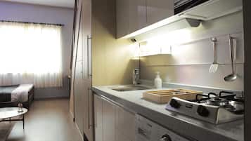 Family Studio | Shared kitchen | Fridge, microwave, stovetop, electric kettle