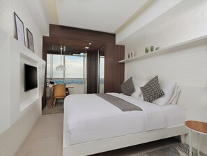 Minibar, Zimmersafe, Schreibtisch, laptopgeeigneter Arbeitsplatz