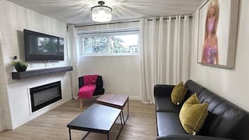 Smart TV, fireplace, Netflix, streaming services