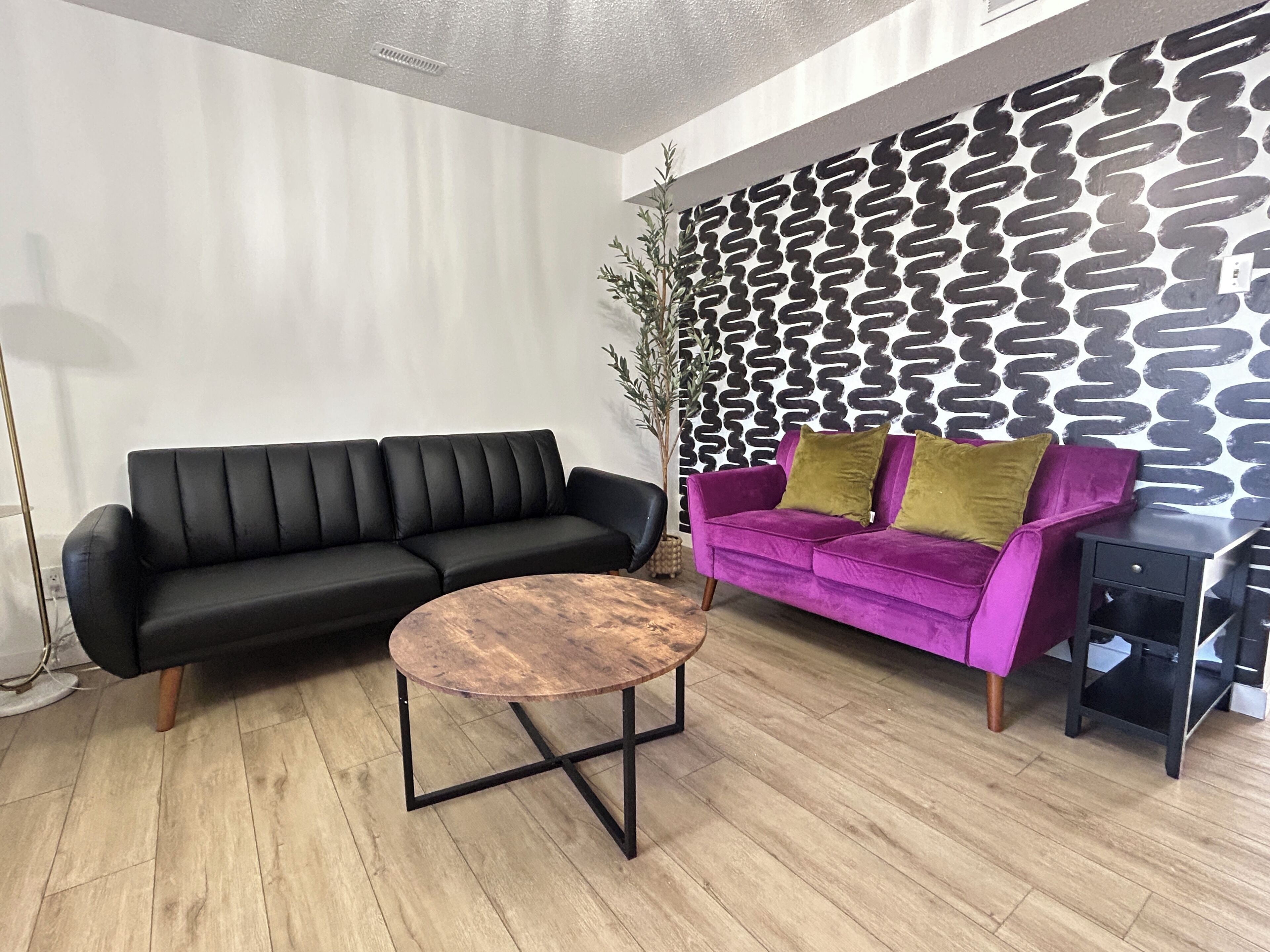 Smart-TV, Kamin, Netflix, Streaming-Dienste