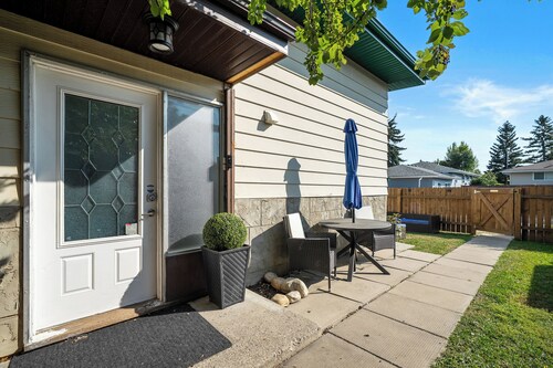 2 bedroom King Suite Located Near Fish Creek