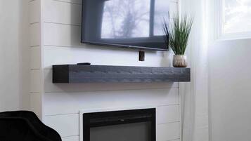 Smart-TV, Kamin, Netflix, Streaming-Dienste