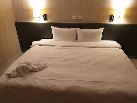 Cortinas blackout, wifi gratis y ropa de cama