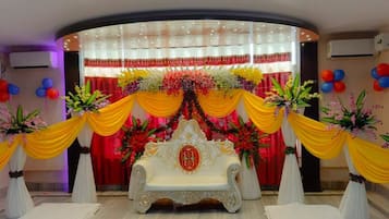 Trung tâm hành chính, văn phòng