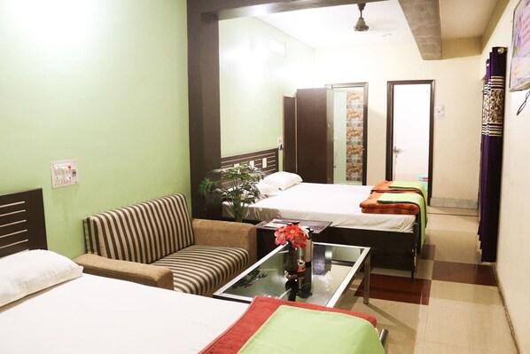 Family Room | Individually furnished, bed sheets