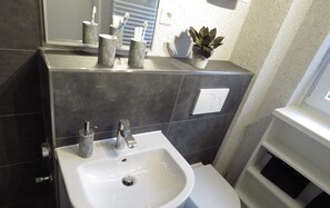 Douche, sèche-cheveux