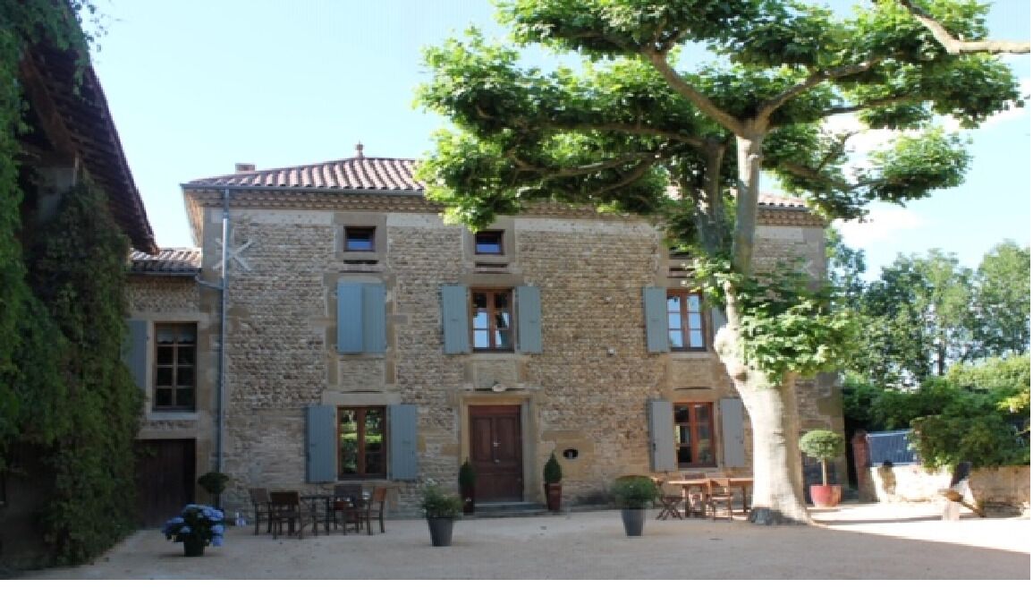 Pebble house typical of the Drôme hills with jacuzzi