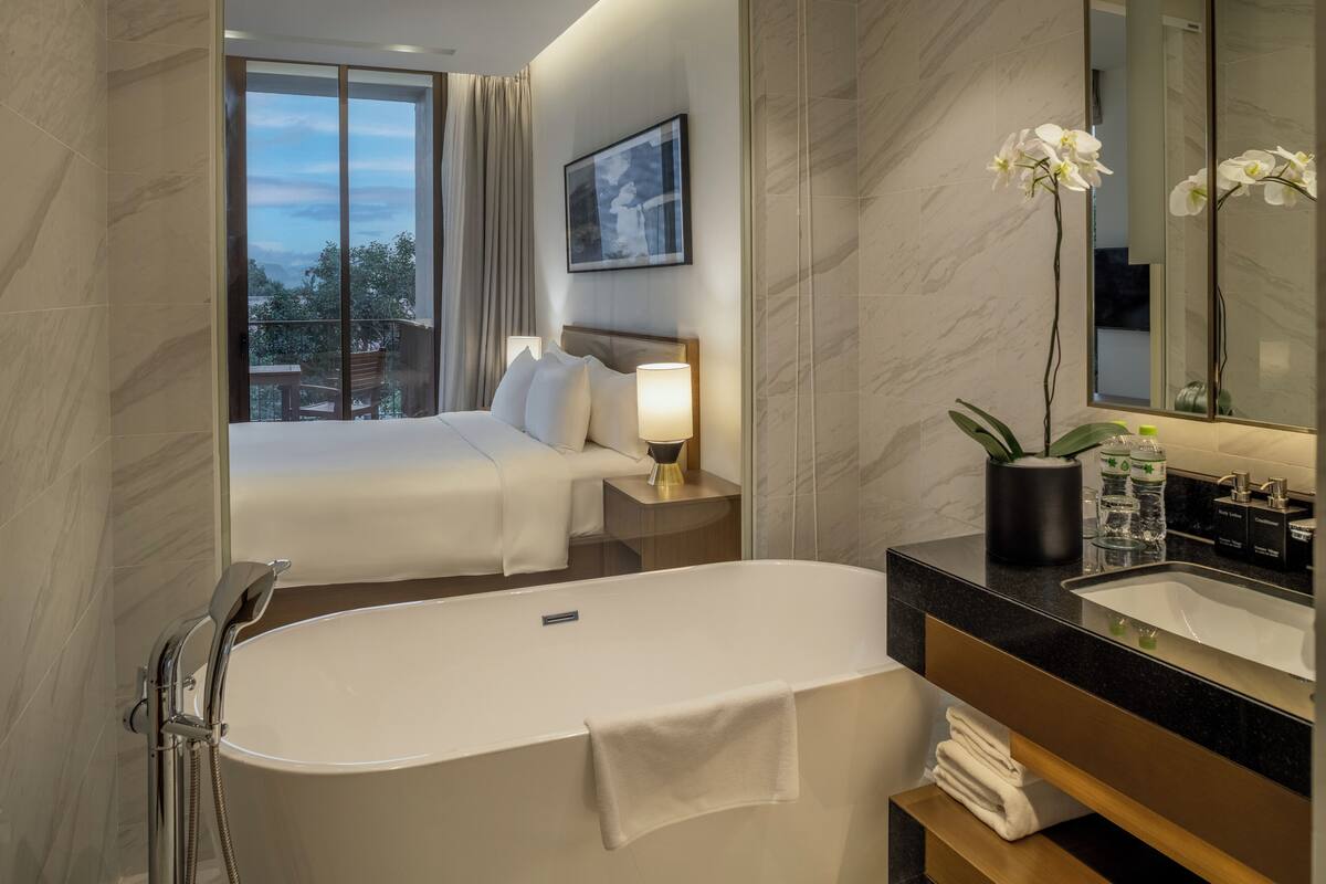 Junior Villa, 1 Bedroom, Garden View | Bathroom | Free toiletries, hair dryer, bathrobes, slippers