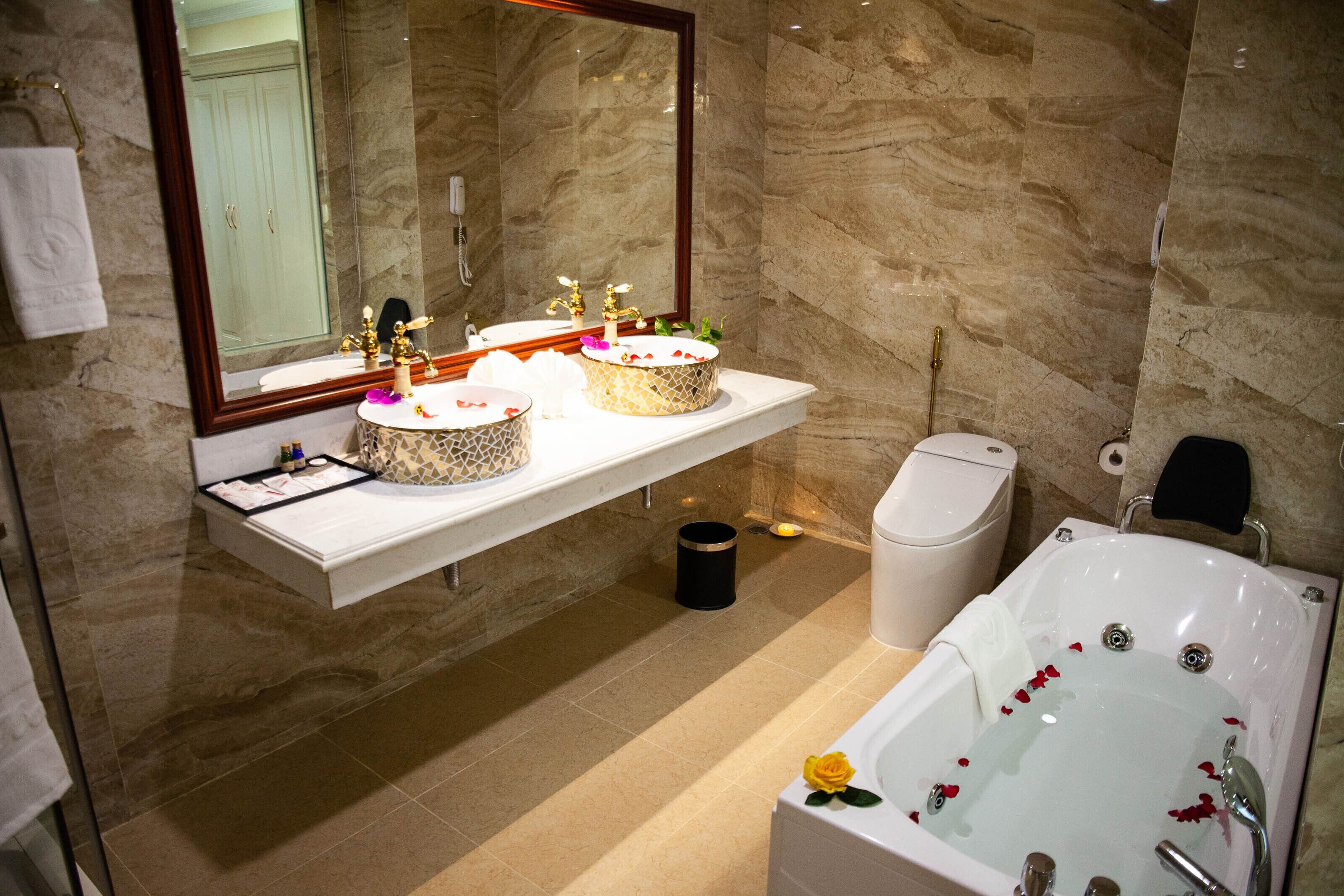 Camera Executive (Executive Suite) | Bagno | Set di cortesia gratuito, asciugacapelli, pantofole, bidet