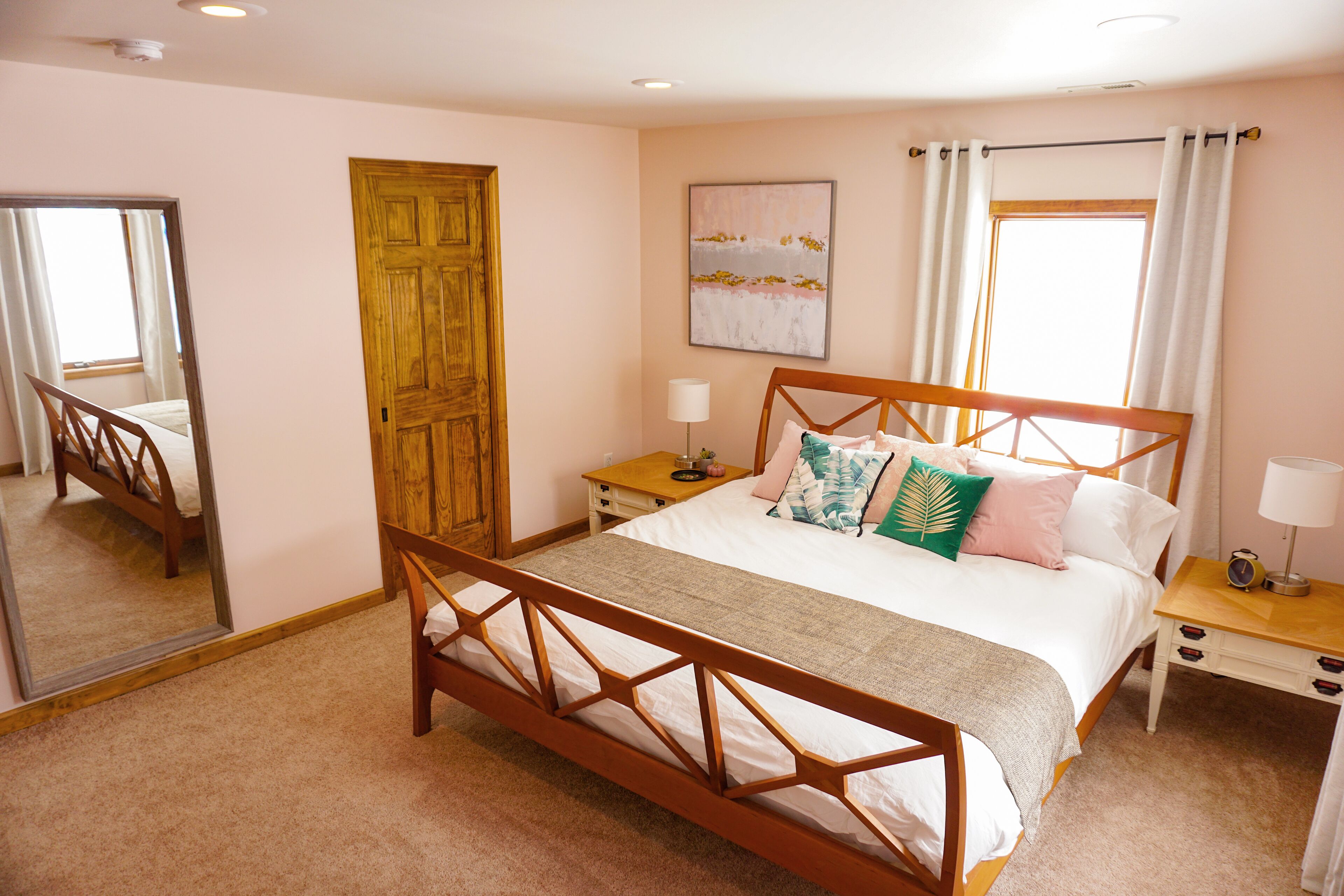 Blocks to Downtown. Charming 3 Bed, Entire House