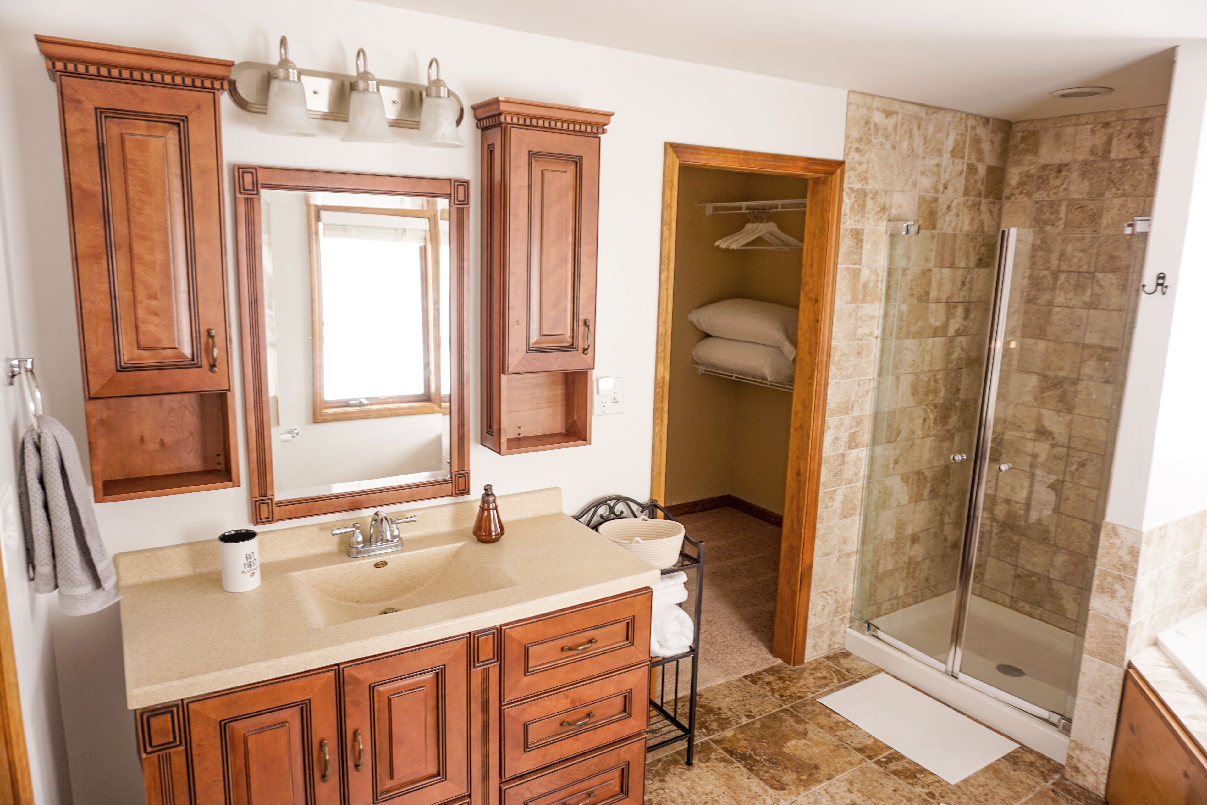 Blocks to Downtown. Charming 3 Bed, Entire House