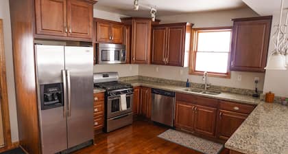 Blocks to Downtown. Charming 3 Bed, Entire House