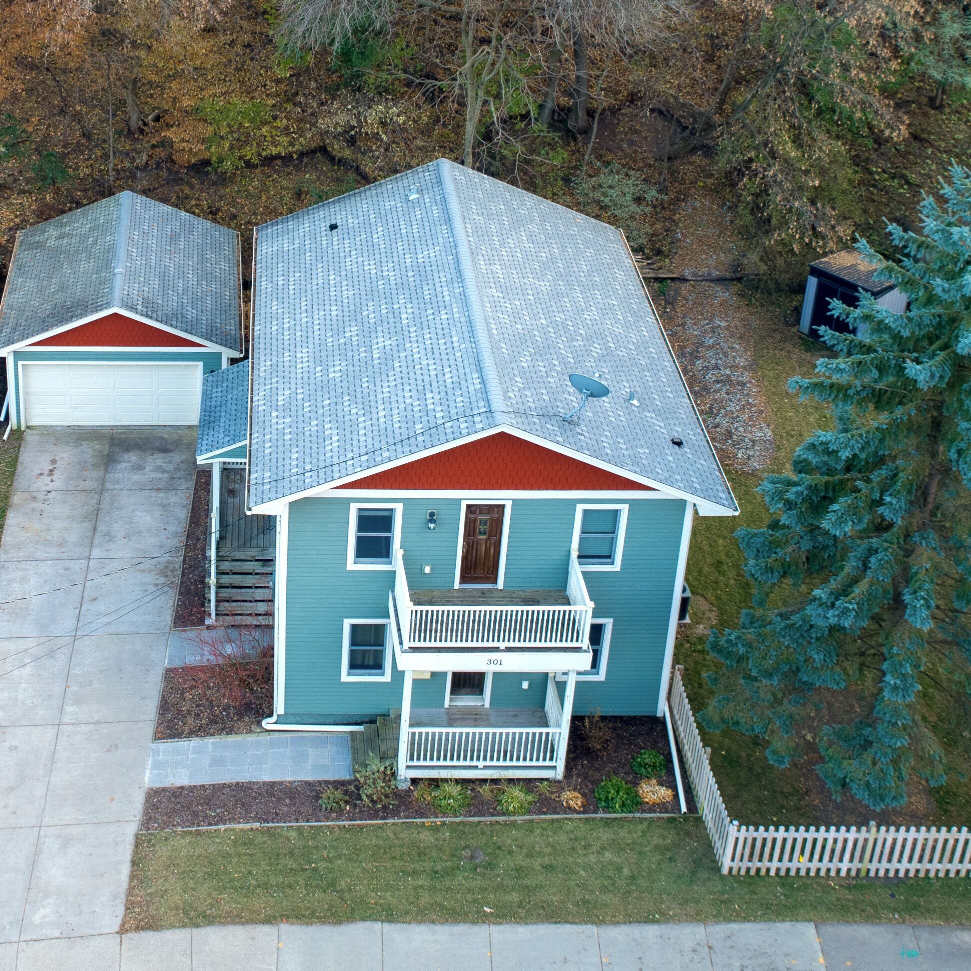 Blocks to Downtown. Charming 3 Bed, Entire House