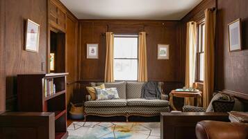 Smart TV, books, stereo