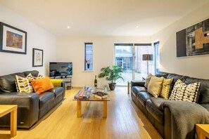 Living area - 12 Stonegate Court - sleeps 4 guests in 2 bedrooms (York)