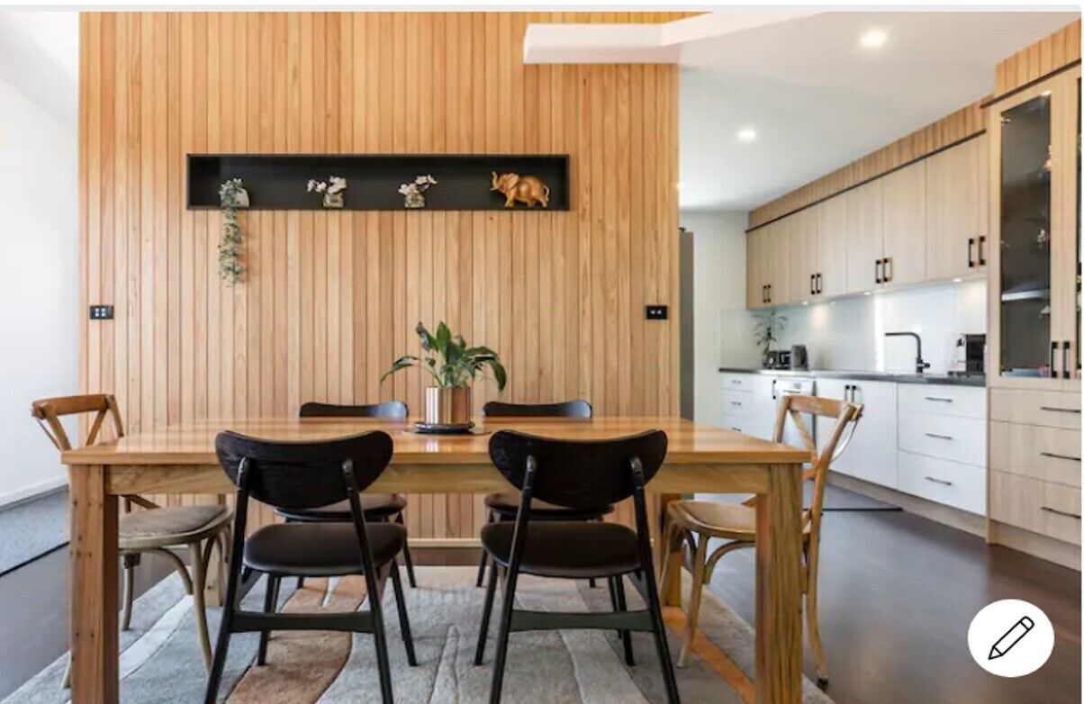 Sophisicated Family Oasis in Richmond — image 5