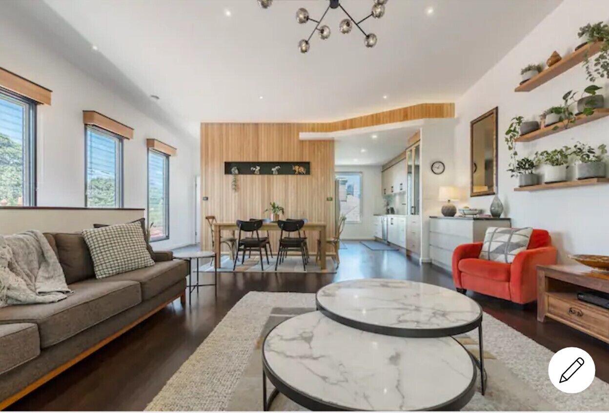 Sophisicated Family Oasis in Richmond — image 2
