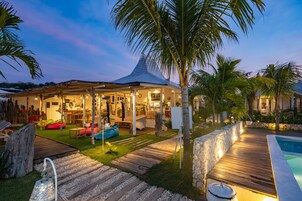 Breakfast, lunch and dinner served