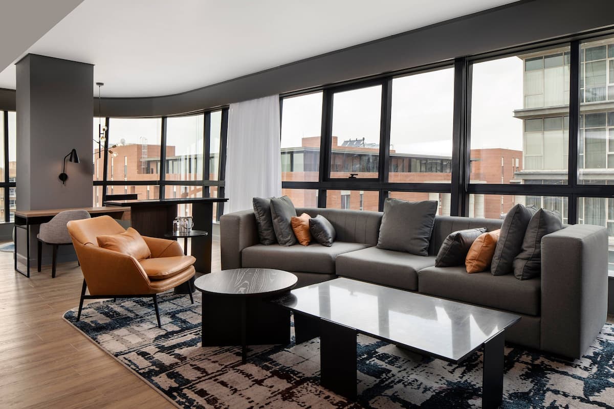 Suite, 1 King Bed, Non Smoking | Living room | 55-inch flat-screen TV with cable channels, TV