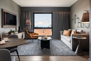 55-inch flat-screen TV with cable channels, TV - Johannesburg Marriott Hotel Melrose Arch (Johannesburg)