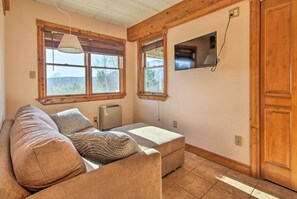 TV - Hot Tub & Moat Mtn Views: North Conway Townhouse (North Conway)