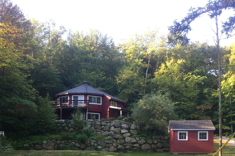 Spacious 4 bedroom Home with scenic mountain views