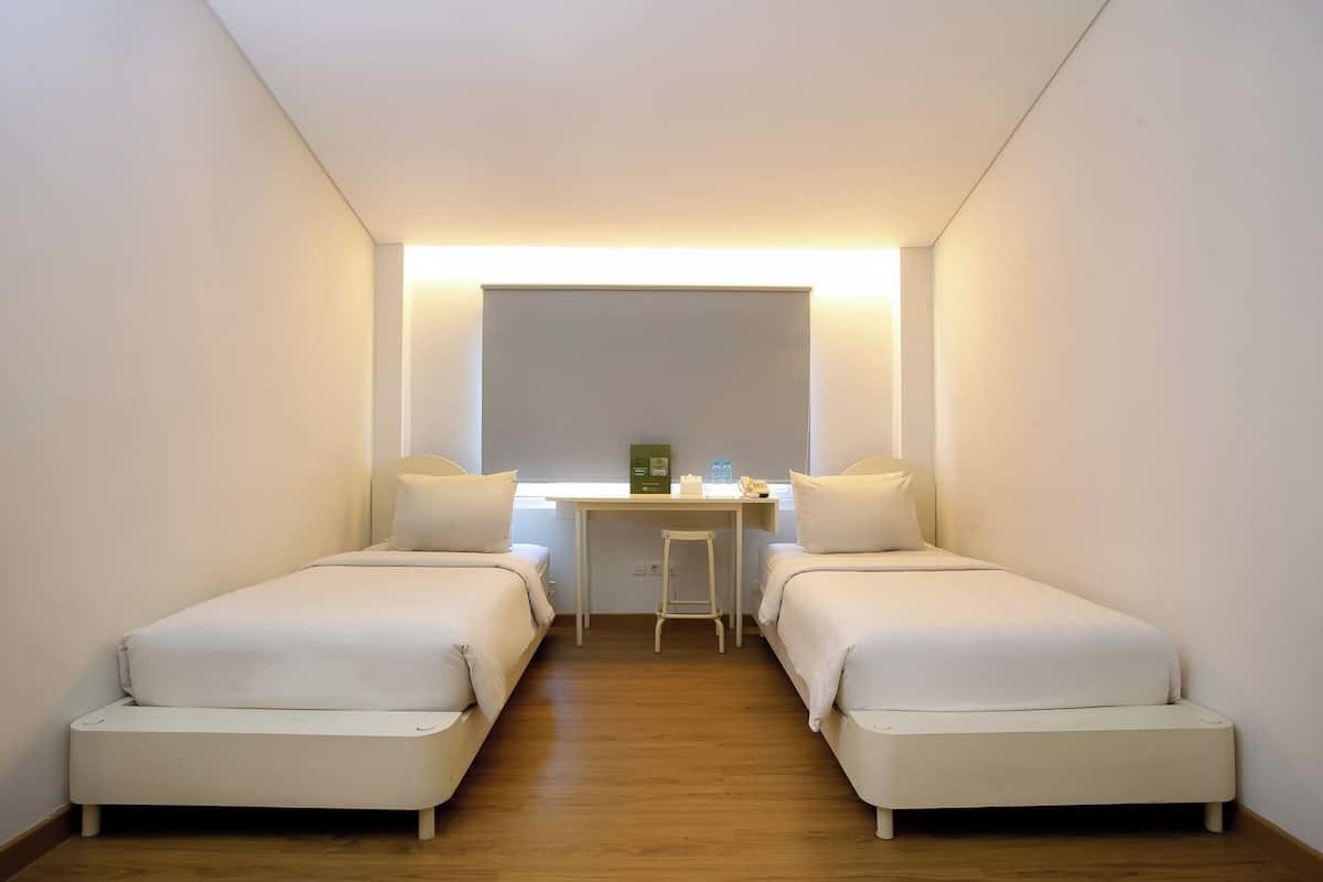 Chambre supérieure, 2 lits jumeaux | Bureau, espace de travail pour ordinateurs portables