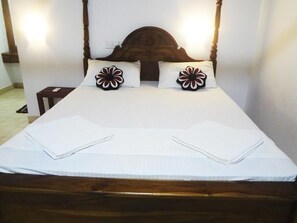 Standard Double Room | Minibar, desk, laptop workspace, blackout drapes - Emerald Valley (Embilipitiya)