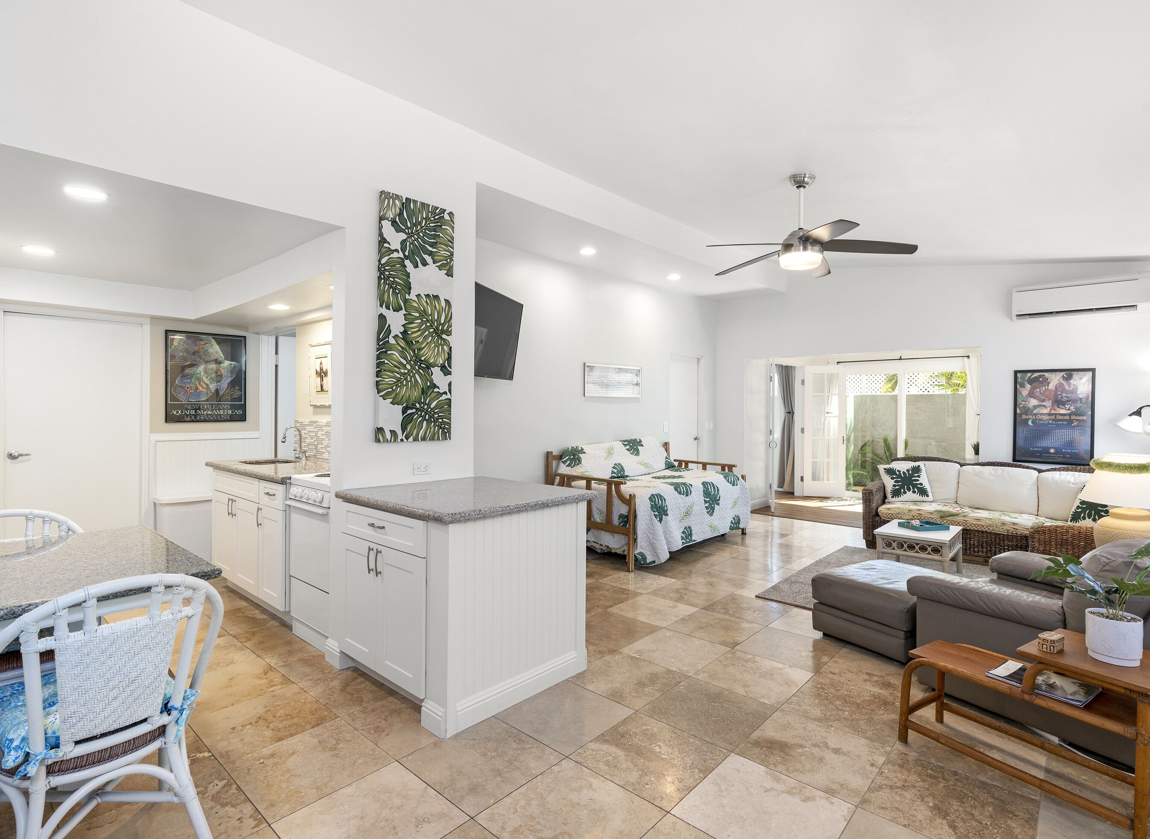 *Your Perfect Home * Charming 2BR/2BA Apartment with Full Kitchen, W/D & AC