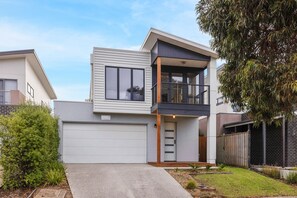 Exterior - Phillip Island - Contemporary beach house with modern amenities + Outdoor Spa (Cowes)