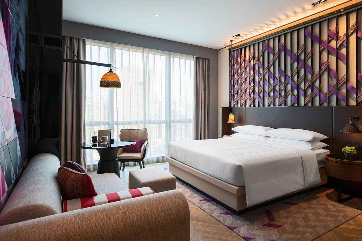 Executive Room, 1 King Bed, City View
