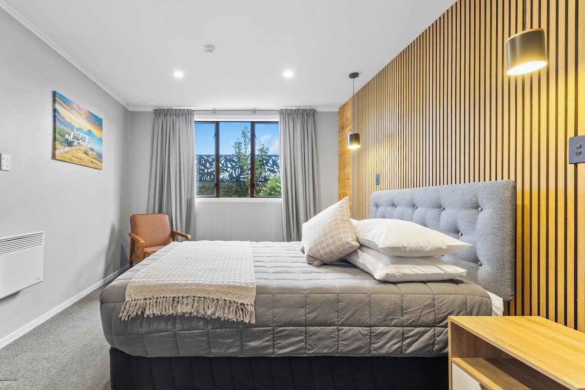 Double Room, 1 Queen Bed, Shared Bathroom