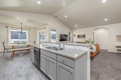 Modern Luxury 4-Bedroom Home in the Heart of Nampa