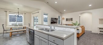 Modern Luxury 4-Bedroom Home in the Heart of Nampa