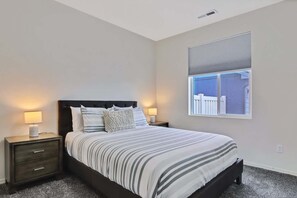 4 Schlafzimmer, Bügeleisen/Bügelbrett, Reisekinderbett, WLAN