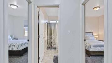 4 habitaciones, tabla de planchar con plancha, cuna de viaje y wifi